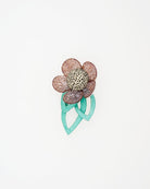 bijou fantaisie original, la pièce unique n°41 est une broche fleurie grise et bleue