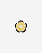 Le pendentif bicolore Mone est conçu pour un collier fleur avec une chaîne dorée délicate par Ciléa Paris.